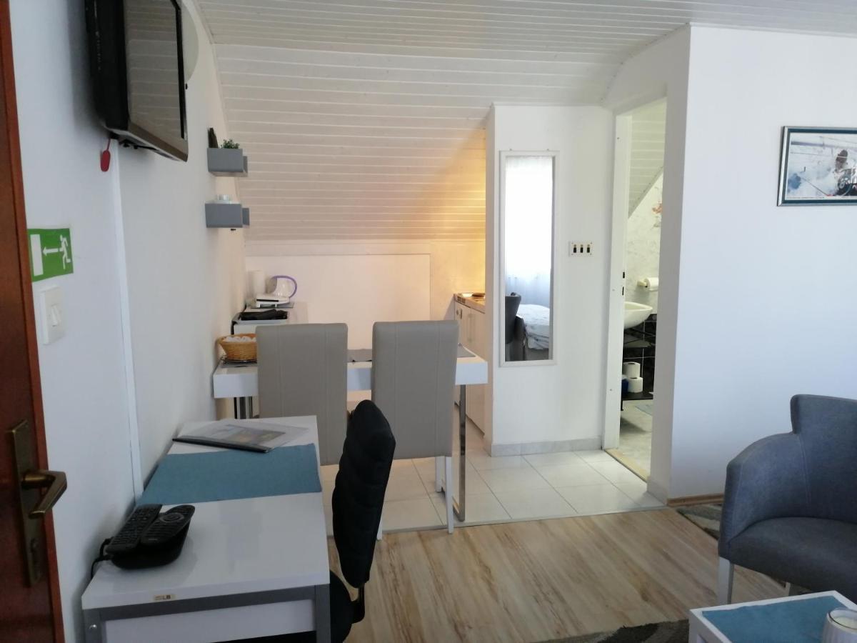 Studio Apartments Kuljis Vis Exteriör bild