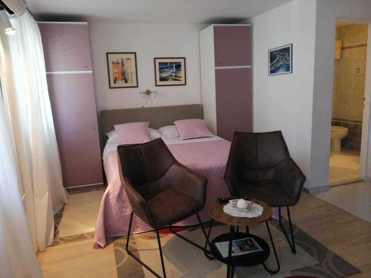 Studio Apartments Kuljis Vis Exteriör bild